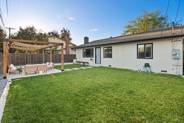 5208 Rambler Way, Sacramento, CA 95841