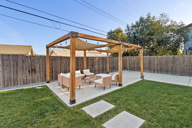 5208 Rambler Way, Sacramento, CA 95841