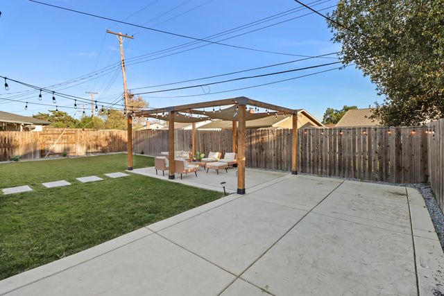 5208 Rambler Way, Sacramento, CA 95841