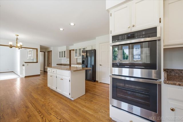 2318 River woods Drive, Naperville, IL 60565