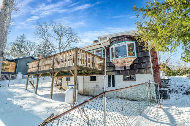 15 Ridge Lane, Miller Place, NY 11764