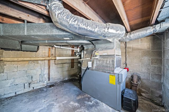 15 Ridge Lane, Miller Place, NY 11764