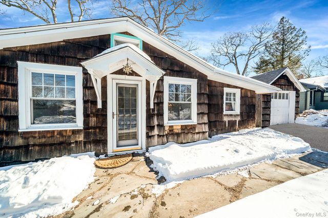 15 Ridge Lane, Miller Place, NY 11764