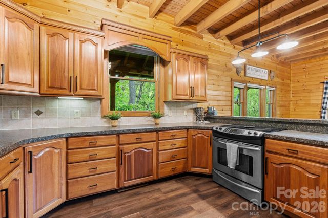 965 Winterstar Loop, Burnsville, NC 28714