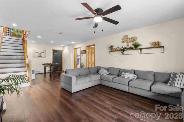 965 Winterstar Loop, Burnsville, NC 28714