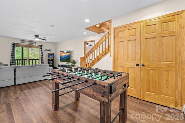 965 Winterstar Loop, Burnsville, NC 28714