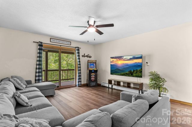 965 Winterstar Loop, Burnsville, NC 28714