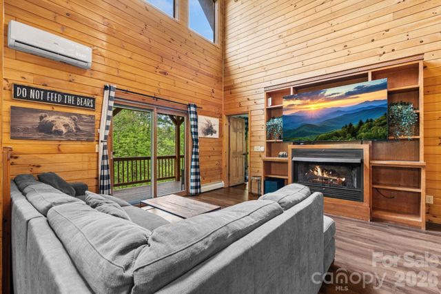 965 Winterstar Loop, Burnsville, NC 28714