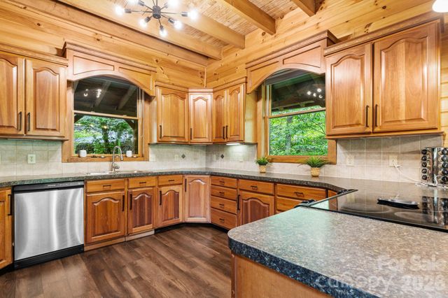 965 Winterstar Loop, Burnsville, NC 28714