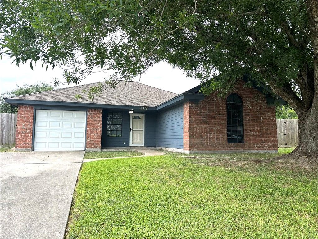 2414 Westlake Cir N, Ingleside, TX 78362 — exterior