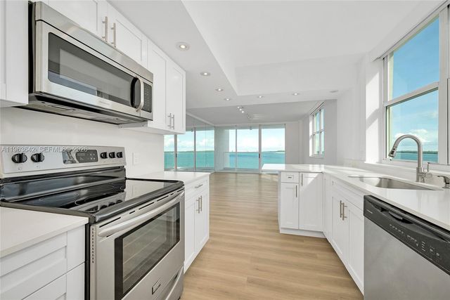 800 CLAUGHTON ISLAND DR 905, Miami, FL 33131