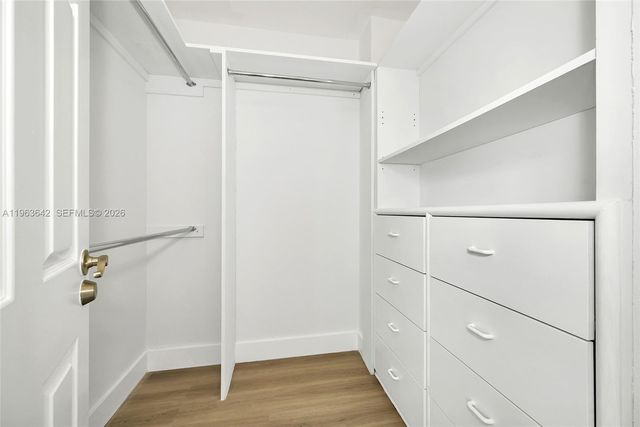 800 CLAUGHTON ISLAND DR 905, Miami, FL 33131