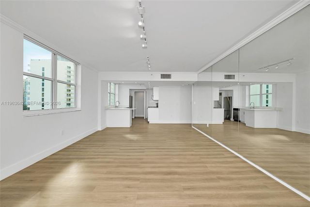 800 CLAUGHTON ISLAND DR 905, Miami, FL 33131