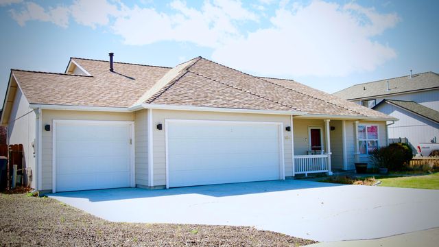 1634 NW Teak Avenue, Redmond, OR 97756