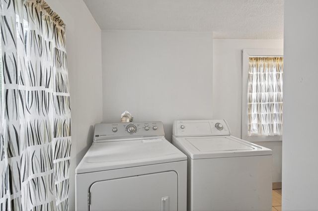 828 Englewood Avenue, Saint Paul, MN 55104