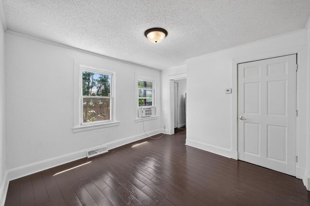 828 Englewood Avenue, Saint Paul, MN 55104