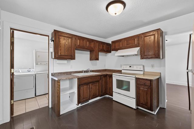 828 Englewood Avenue, Saint Paul, MN 55104