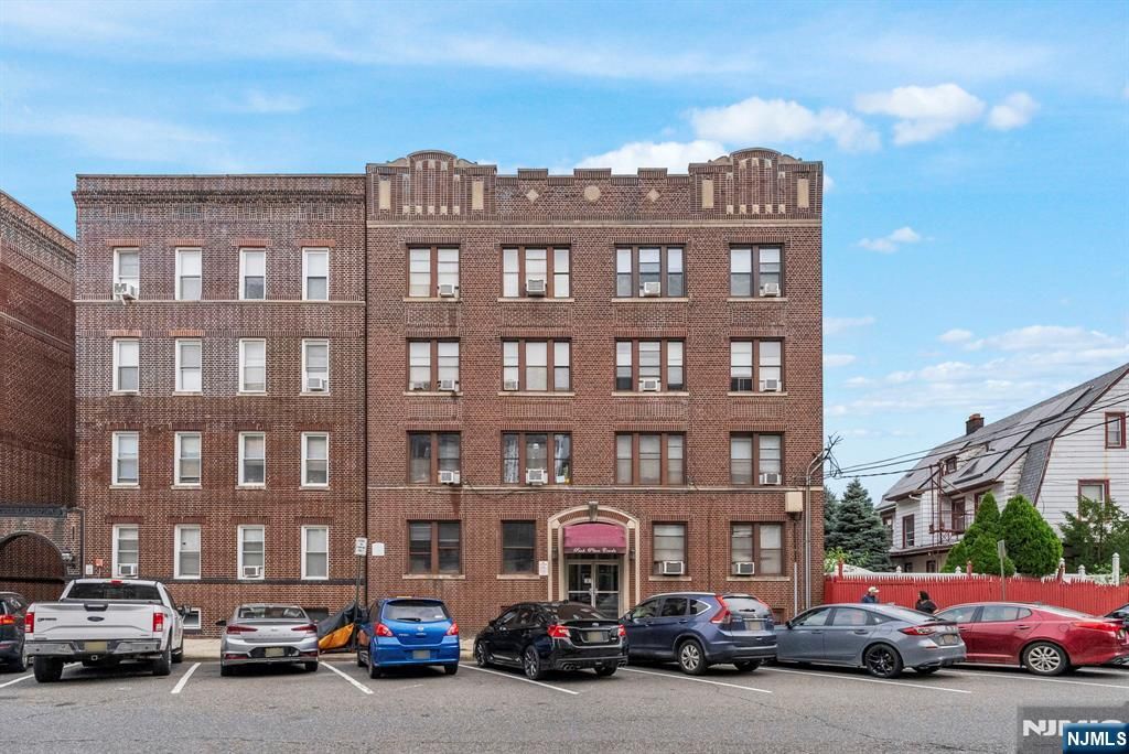 7508 Park Avenue 204, North Bergen, NJ 07047