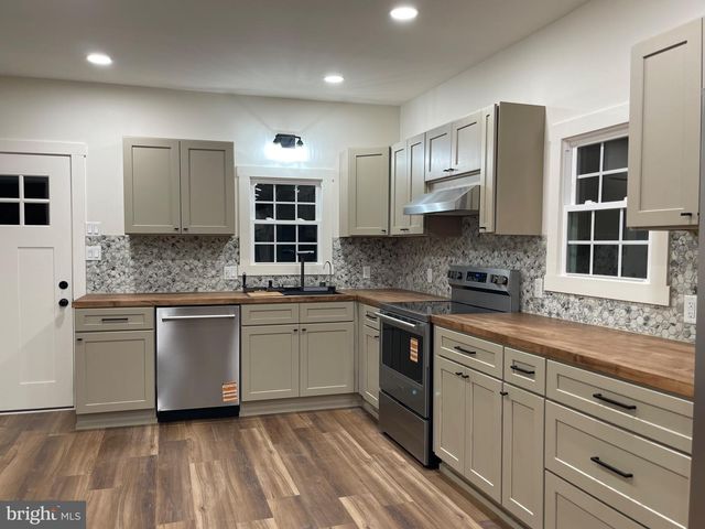 1166 N BROWNS DAM DR, New Oxford, PA 17350