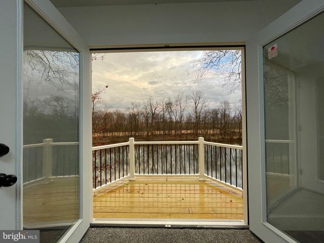 1166 N BROWNS DAM DR, New Oxford, PA 17350