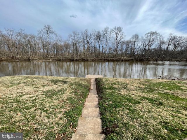 1166 N BROWNS DAM DR, New Oxford, PA 17350