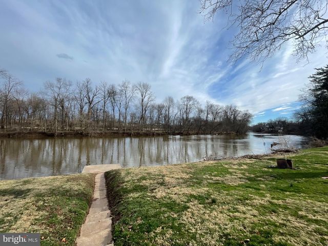 1166 N BROWNS DAM DR, New Oxford, PA 17350