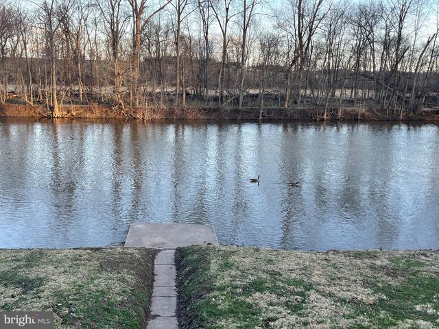 1166 N BROWNS DAM DR, New Oxford, PA 17350