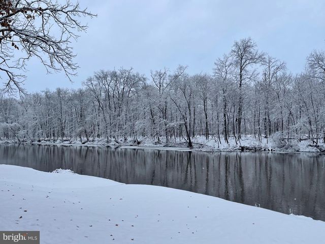 1166 N BROWNS DAM DR, New Oxford, PA 17350