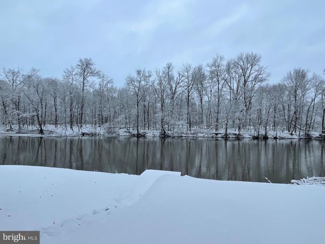 1166 N BROWNS DAM DR, New Oxford, PA 17350