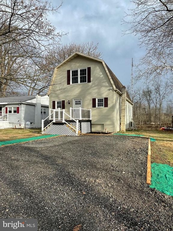 1166 N BROWNS DAM DR, New Oxford, PA 17350