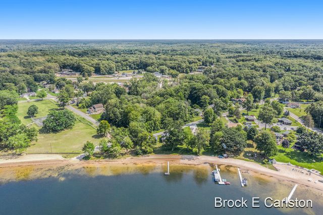 6075 West Street, Dalton Twp, MI 49457