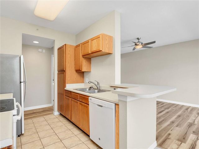 7935 Preserve CIR # 423, Naples, FL 34119