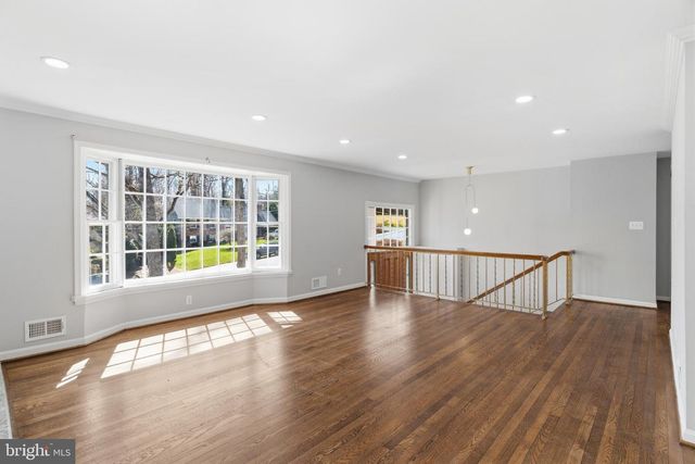 9116 HAMILTON DR, Fairfax, VA 22031