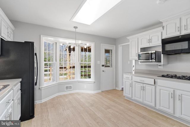 9116 HAMILTON DR, Fairfax, VA 22031