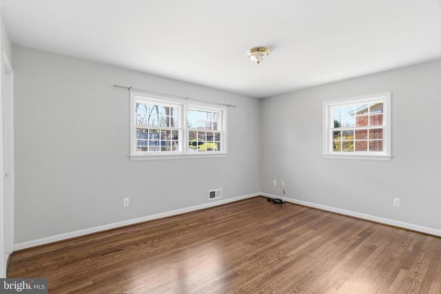 9116 HAMILTON DR, Fairfax, VA 22031