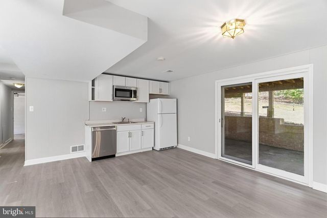 9116 HAMILTON DR, Fairfax, VA 22031