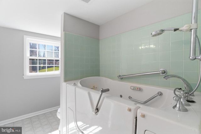 9116 HAMILTON DR, Fairfax, VA 22031