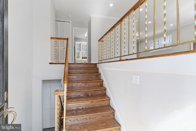 9116 HAMILTON DR, Fairfax, VA 22031