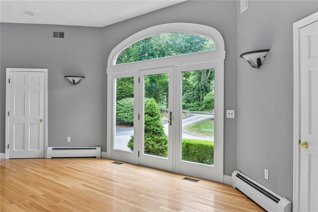 2360 Middle Road, East Greenwich, RI 02818
