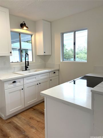 1360 Kaumana Drive, Hilo, HI 96720