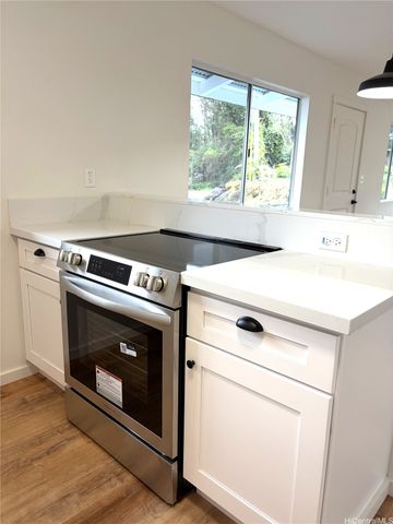 1360 Kaumana Drive, Hilo, HI 96720