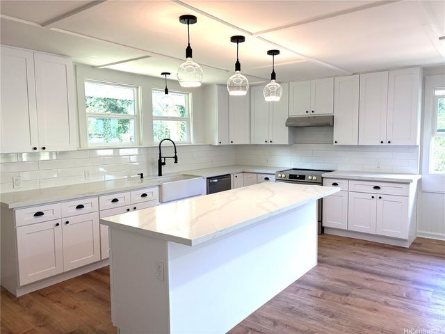1360 Kaumana Drive, Hilo, HI 96720