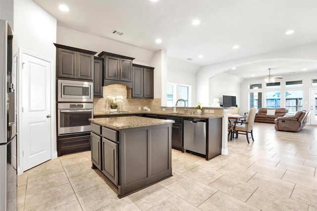 2107 Cinnamon Teal Circle, Brookshire, TX 77423