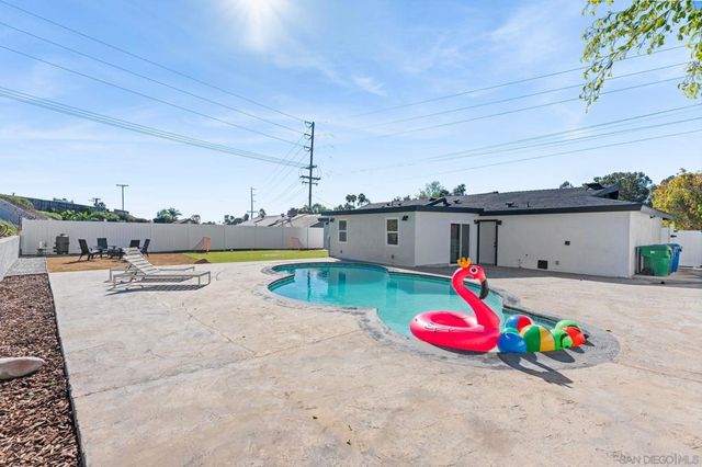 157 Thrasher Way, El Cajon, CA 92020