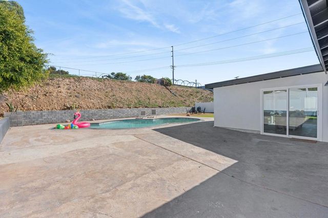 157 Thrasher Way, El Cajon, CA 92020