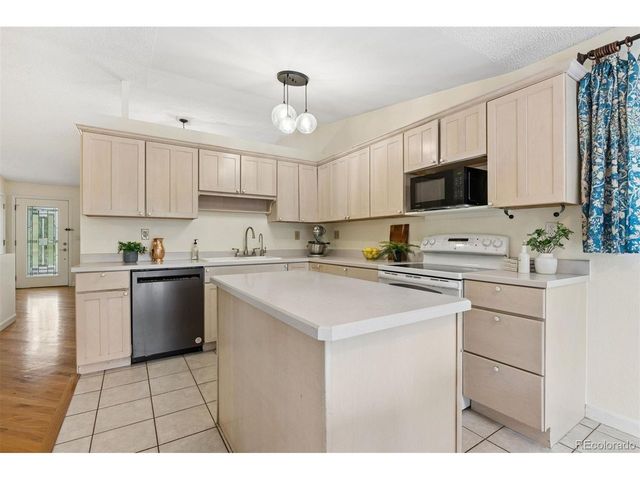352 S Jefferson Ave, Louisville, CO 80027