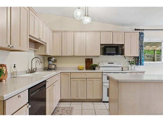 352 S Jefferson Ave, Louisville, CO 80027
