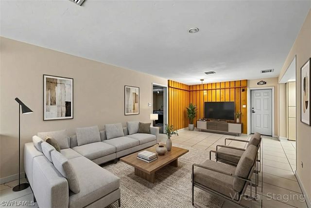 690 Murex DR, Naples, FL 34102