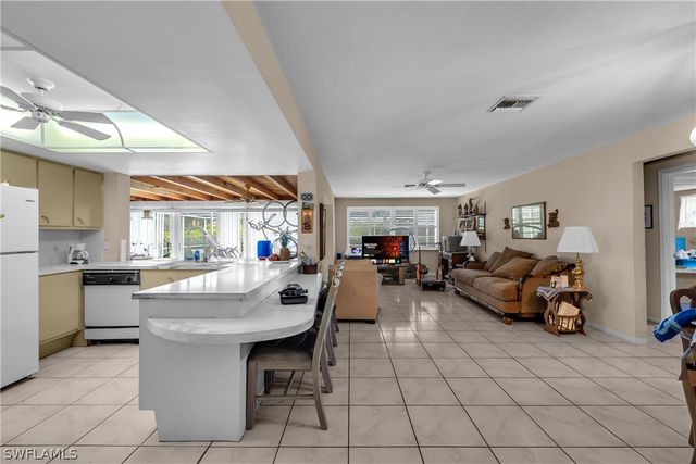 690 Murex DR, Naples, FL 34102