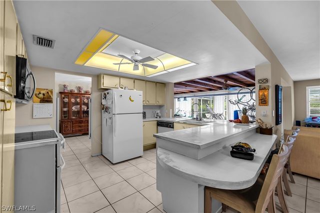 690 Murex DR, Naples, FL 34102